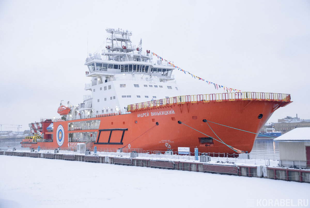 Ледокол "Андрей Вилькицкий" на Английской набережной Санкт-Петербурга / Корабел.ру