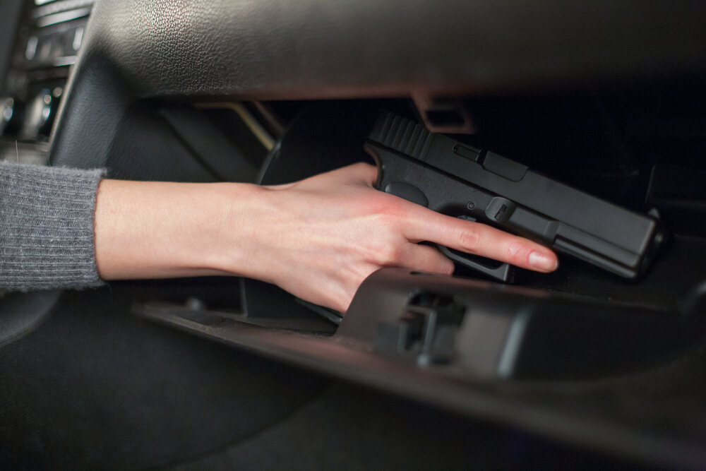 6 средств самообороны, которые допускается возить в своей машине и применять при необходимости без каких-либо разрешений