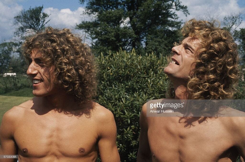 Роджер Далтри на съёмках фильма "Томми" (1975) с дублёром. "Томми", конечно, очень известен. Но в карьере Далтри как актёра есть и не замеченные зрителями, но очень хорошие картины