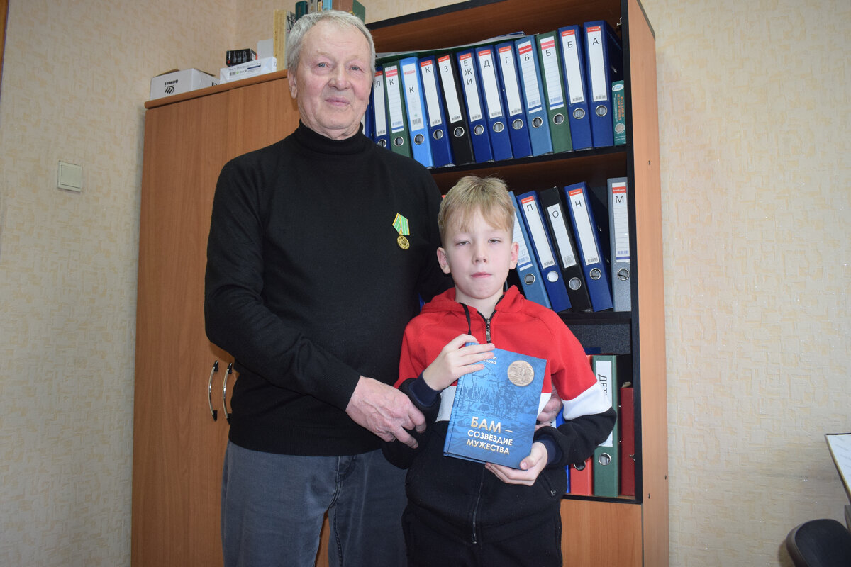 С сыном Глебом они теперь всегда вместе