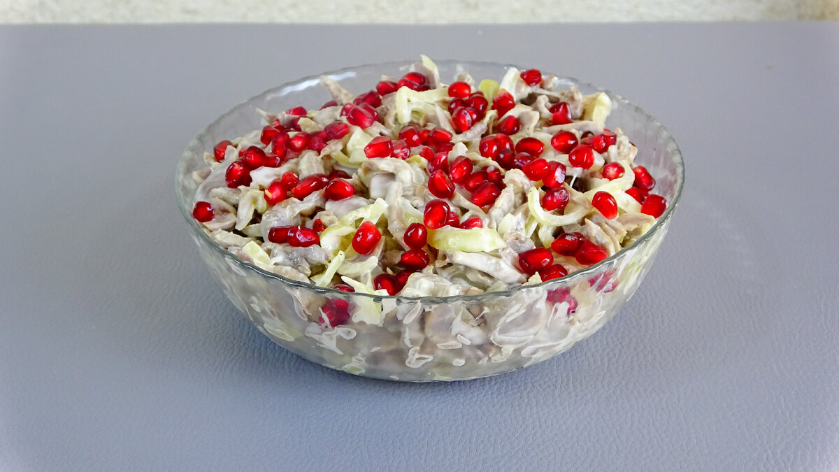 Никто не понял из чего салат приготовлен. А ведь так все просто ...