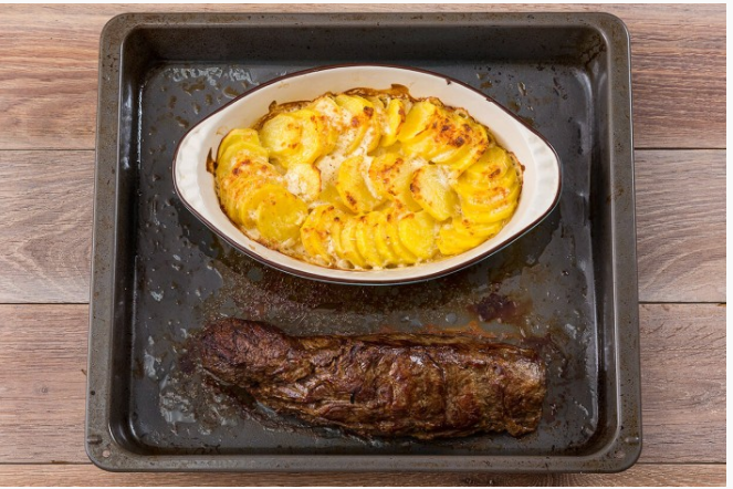 Говядина «Шатобриан» с картофельным гратеном и сливочным соусом из белых грибов
