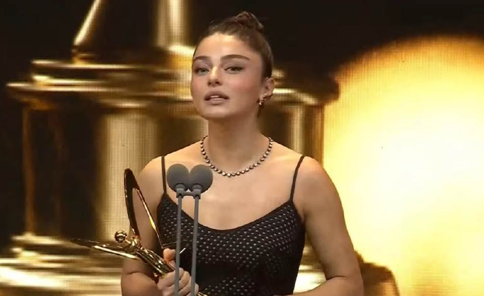 Голосование лучший актер турции 2024. Премия Золотая бабочка в Турции. Pantin Altin Kelebek / Золотая бабочка».. Айча Бингёль актриса. Турецкая актриса Айча Айшин