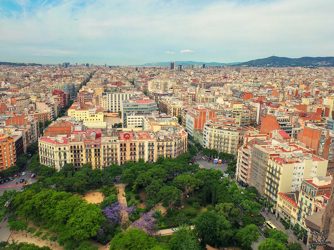 Барселона город окраины. Лучшие города Испании для жизни. Барселона недвижимость. Недвижимость Испания город. Города испании для жизни
