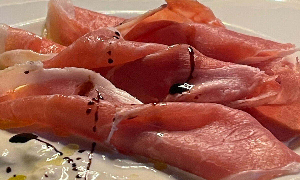 Просто сыровяленое мясо на закуску, что может быть проще, если болеешь