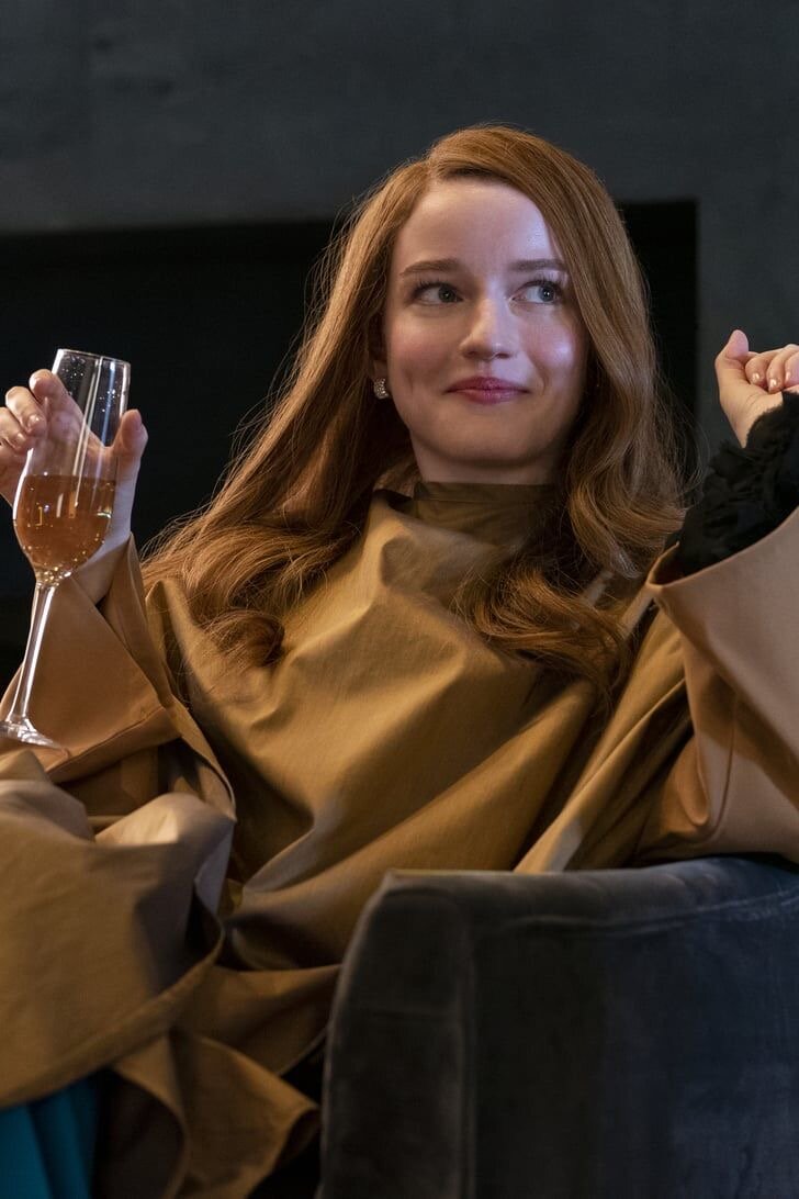 Кадр из сериала «Изобретая Анну»