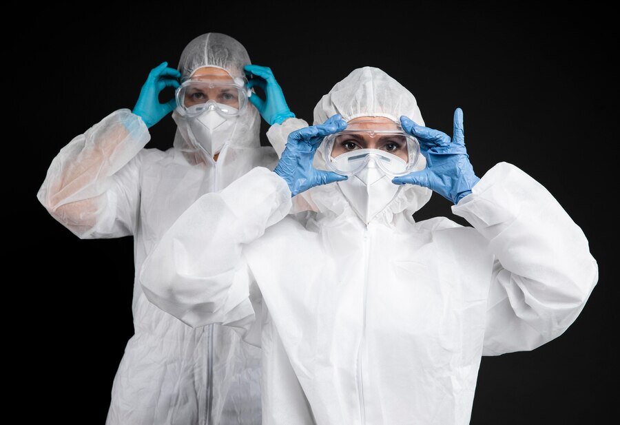 Яндекс. Фото doctors-wearing-special-medical-equipment_23-2148813568