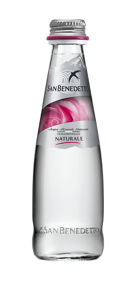 На острове Вити Леву добывают артезианскую воду непревзойденной чистоты. Вода содержит большое количество полезных для человеческого организма минеральных веществ. Важно, что в воде Фиджи встречается диоксид кремния, который активно используется организмом в своей непрерывной работе. 