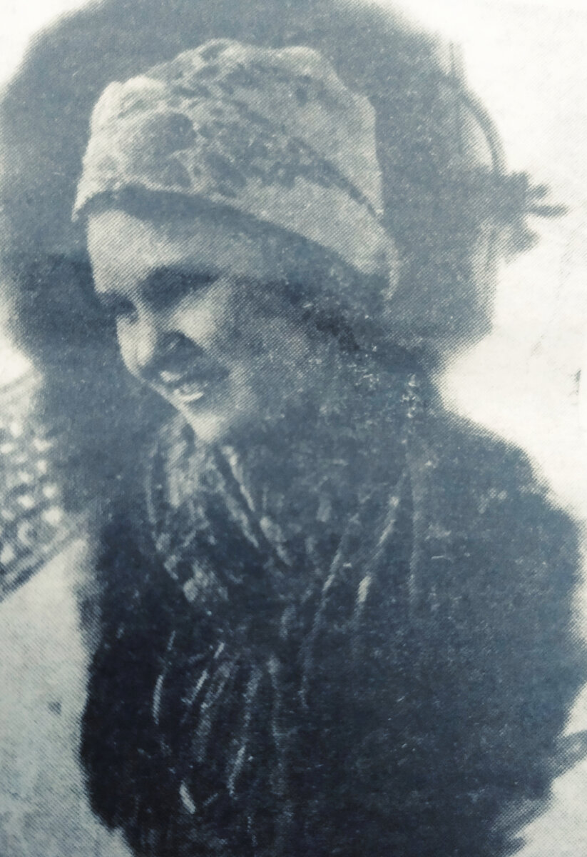 Бабушка- выпускница школы. 