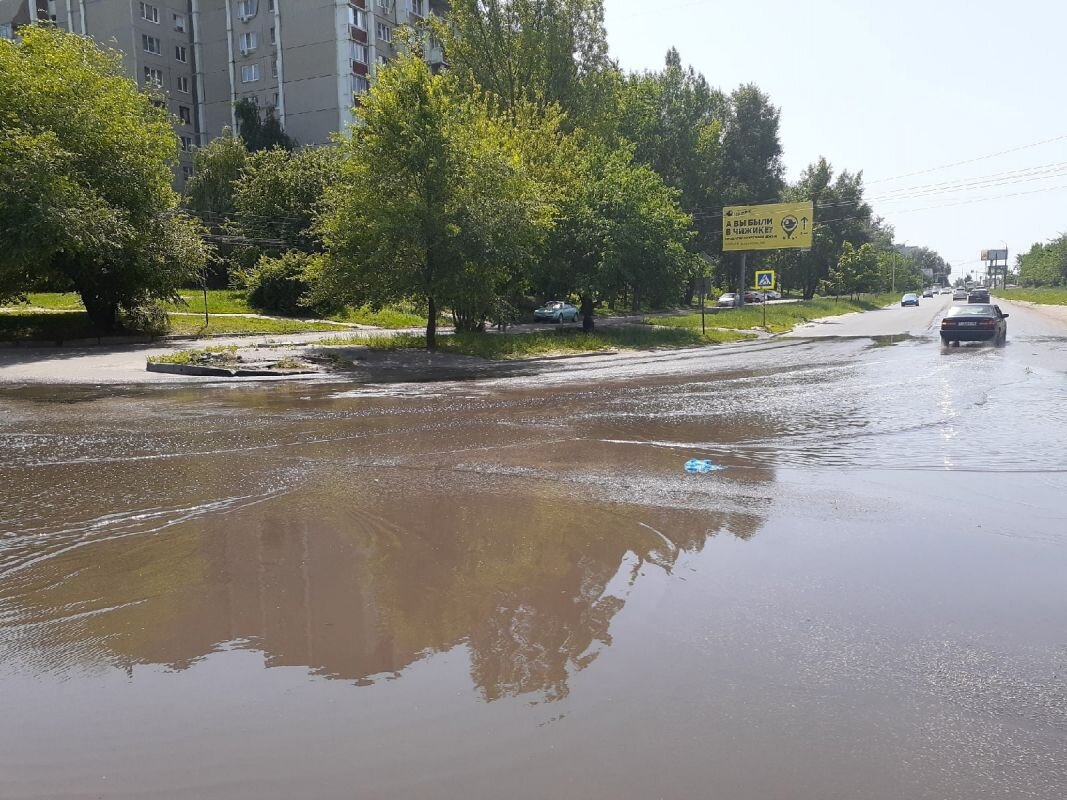 Река протекающая в городе воронеж. Потоп в Воронеже. Воронеж затопило. Река Волга затопило. Затопило улицу.