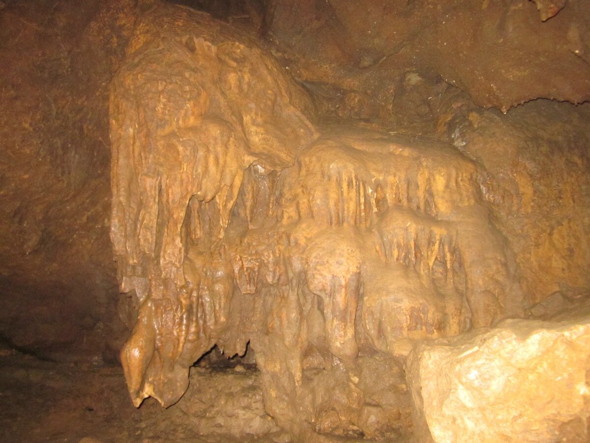 Красная пещера. Крым. Фото автора канала.