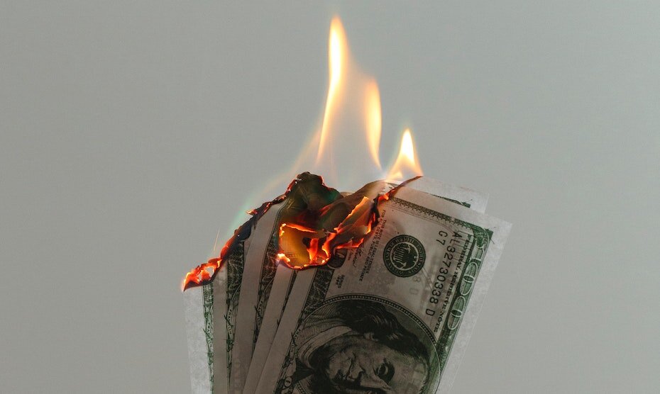    Доллары горятъ