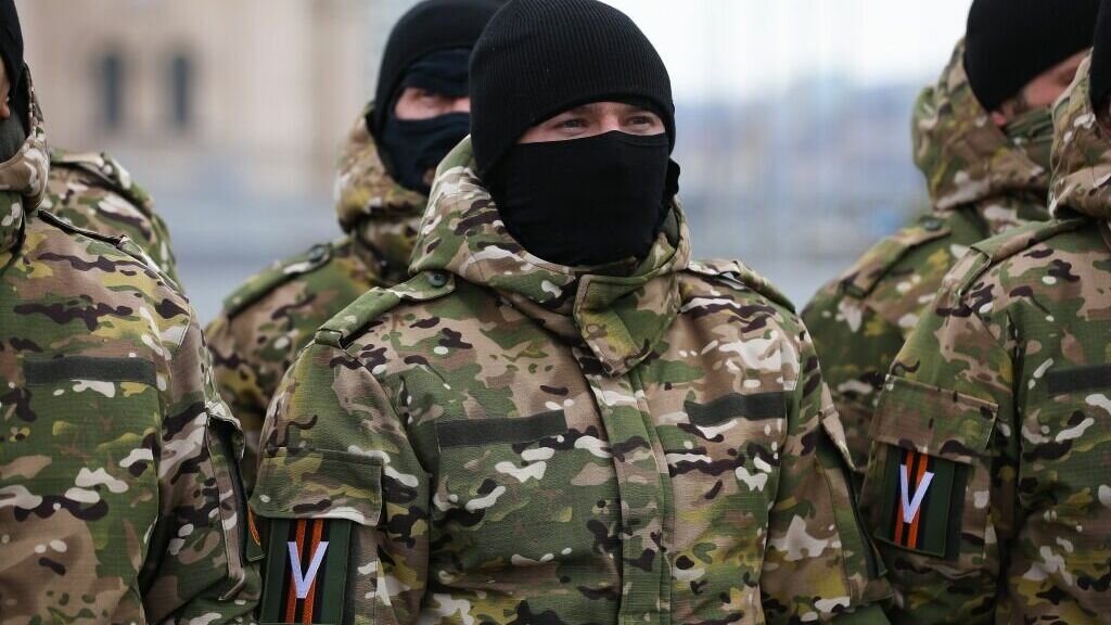     Из зоны СВО в Приморский край вернулись бойцы первого добровольческого батальона «Тигр». Губернатор Олег Кожемяко вручил добровольцам краевые награды.