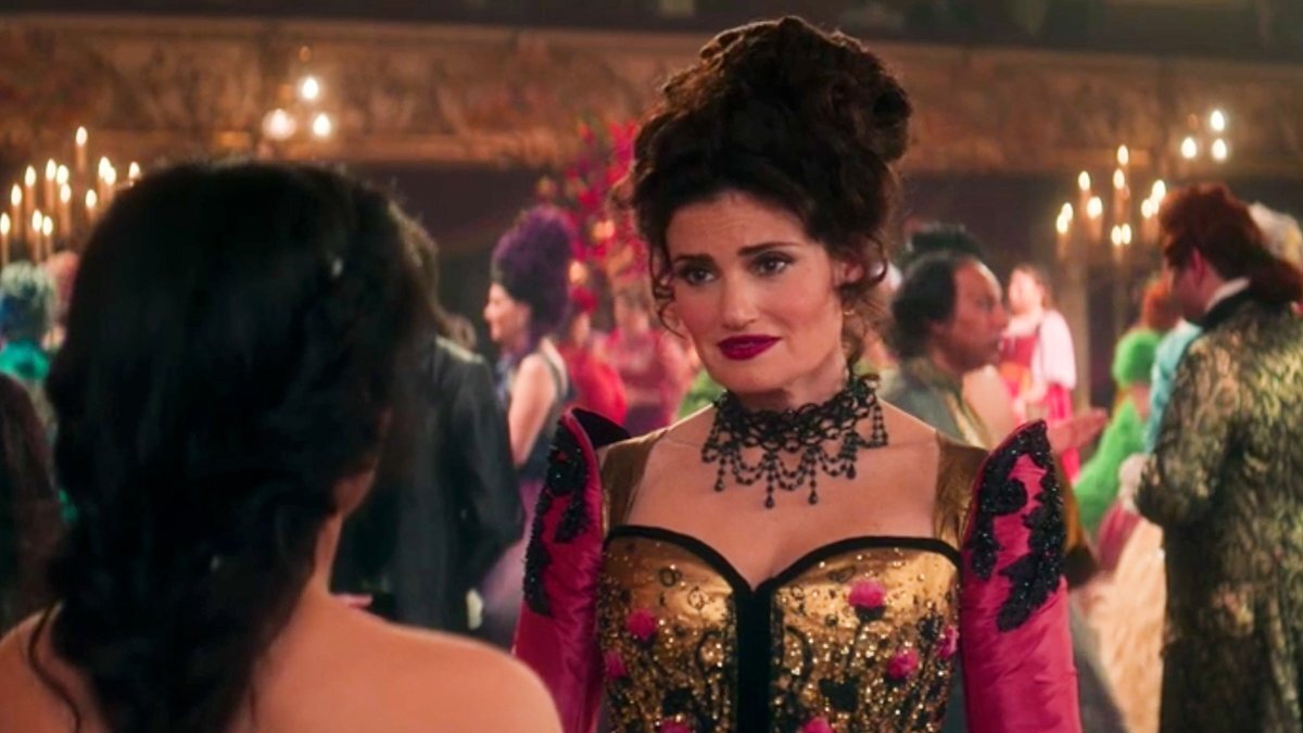 Кадр из фильма "Золушка" 2021 г.