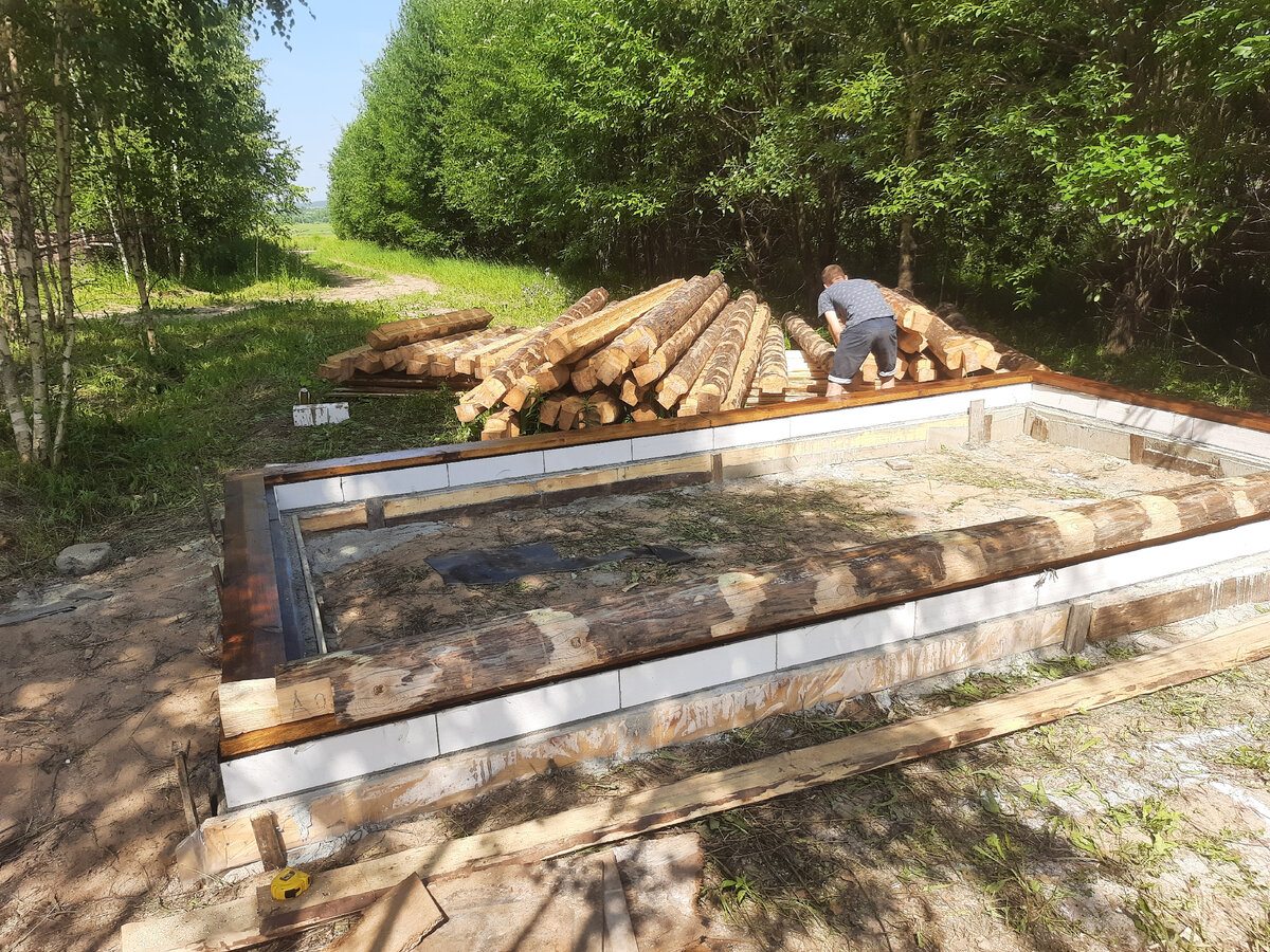 Первое закладное бревно.