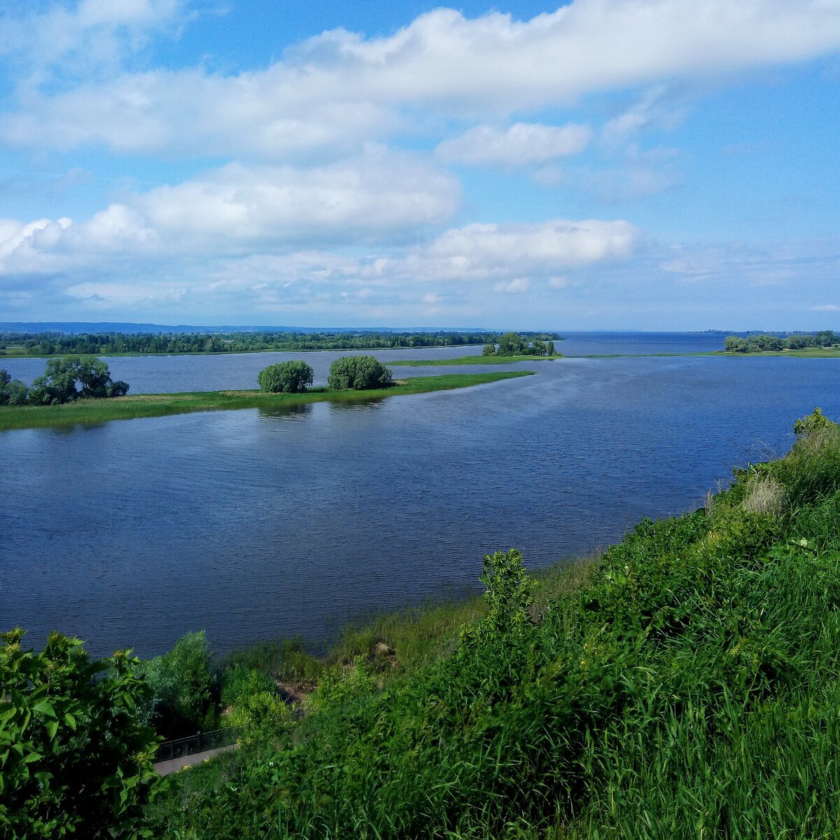 вид на Волгу
