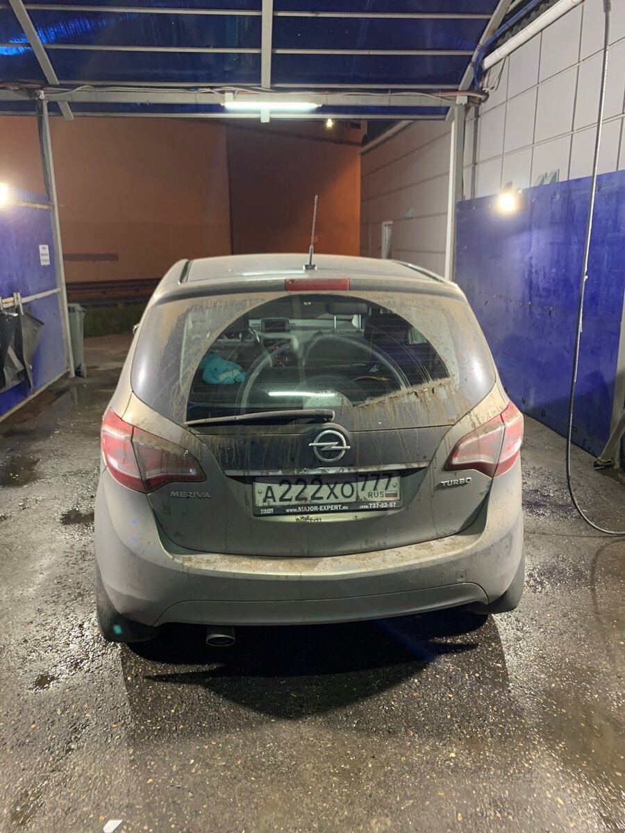 После последней поездки в деревню вся в пыли даже внутри!