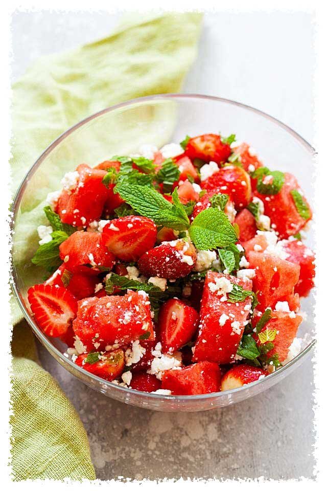 Салат из арбуза с сыром фета