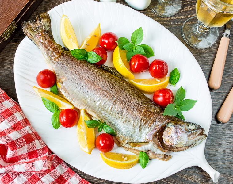 https://www.vkusnyblog.ru/wp-content/uploads/2017/07/rechnaya-forel-s-limonom.jpg