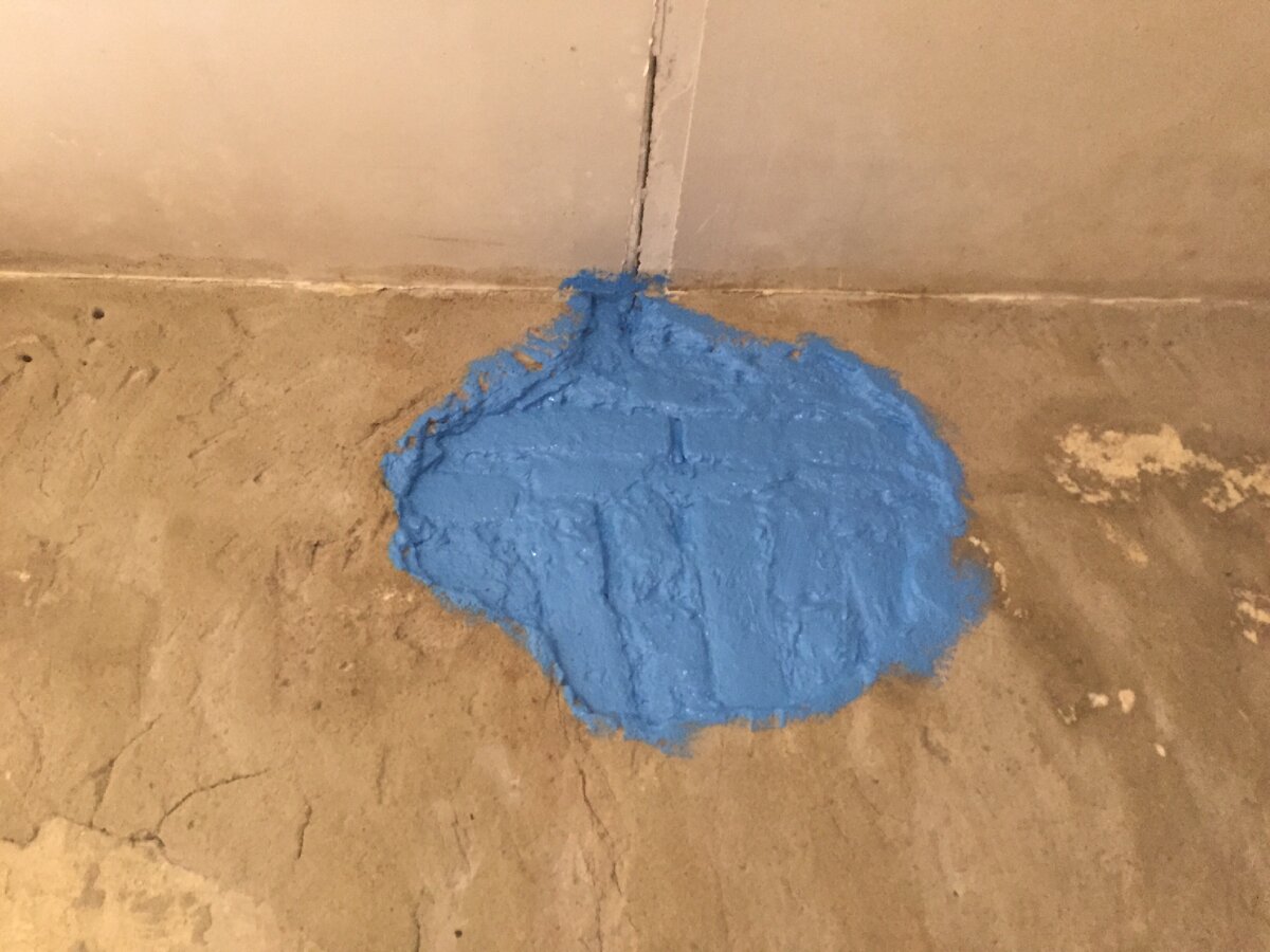 На фото гидроизоляция, но она не поможет, скорее это просто для успокоения.