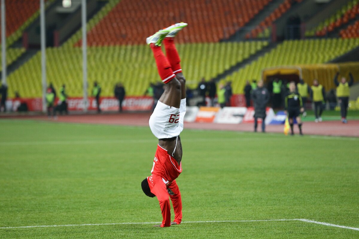 2011 год. Эменике празднует хет-трик в ворота "Локомотива". Фото: spartak.com