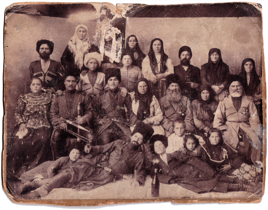 Дореволюционная фотография из семейного архива казака станицы Баталпашинской