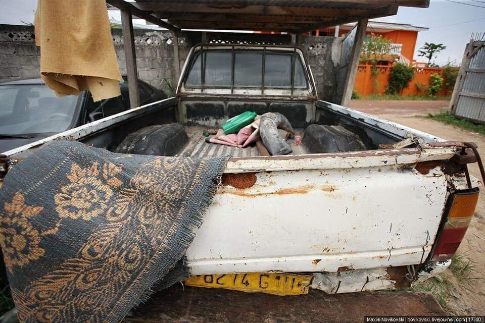 Джип в Африке это дом