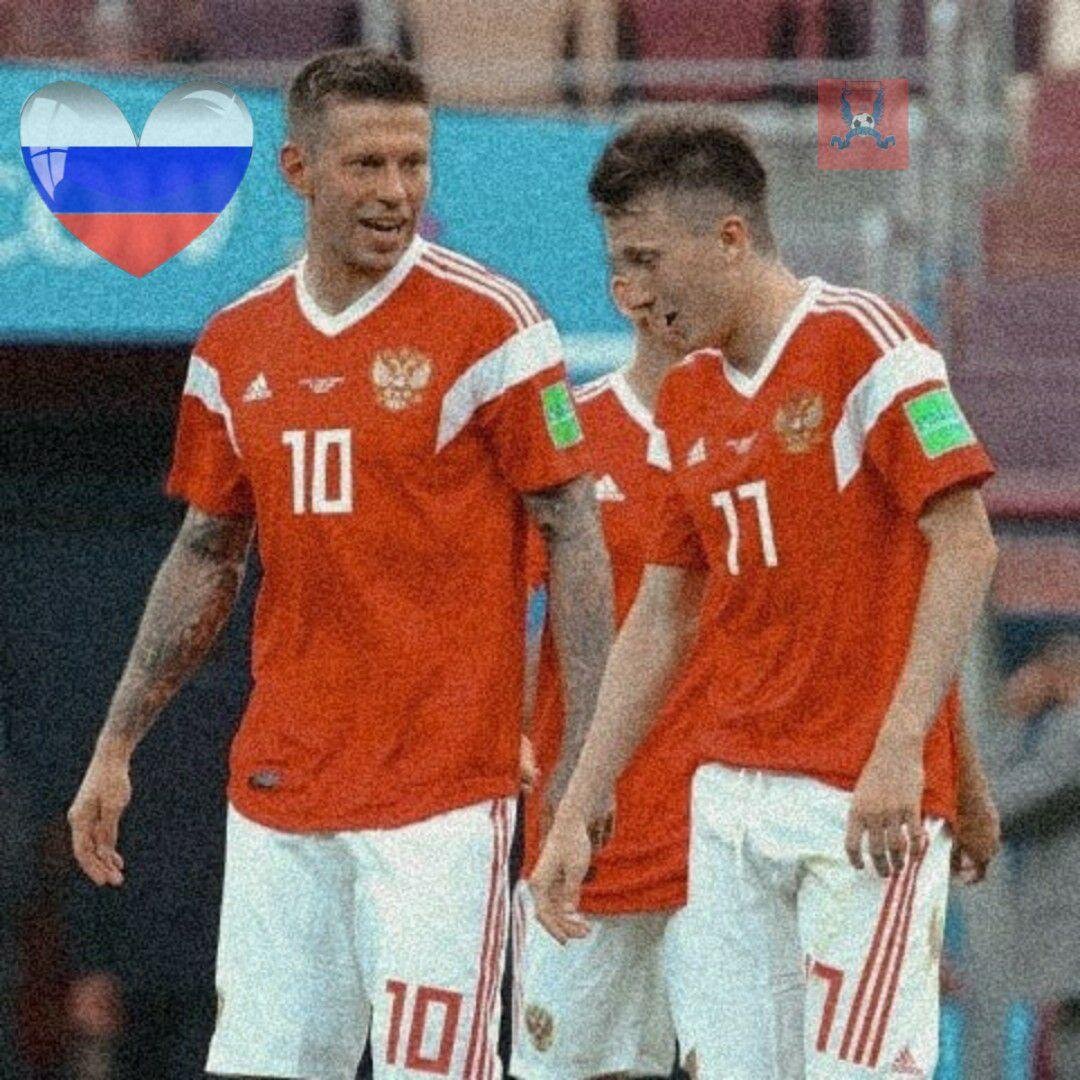 Смолов (слева) провалил ЧМ-18. а сколько надежд было на Федю?