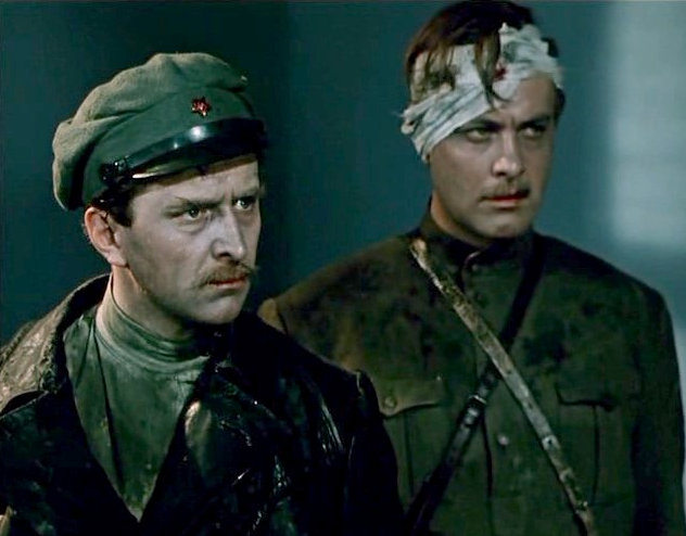 Сергей Яковлев (слева) в сериале «Хождения по мукам»