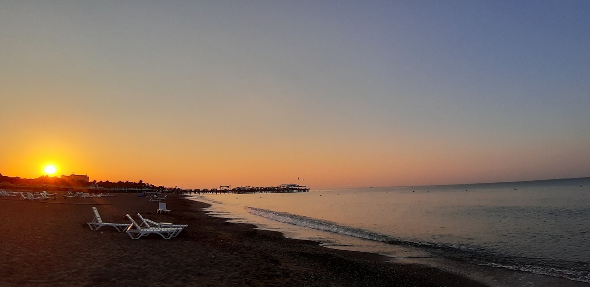 Пляж на рассвете - это лучший "тренировочный зал" .