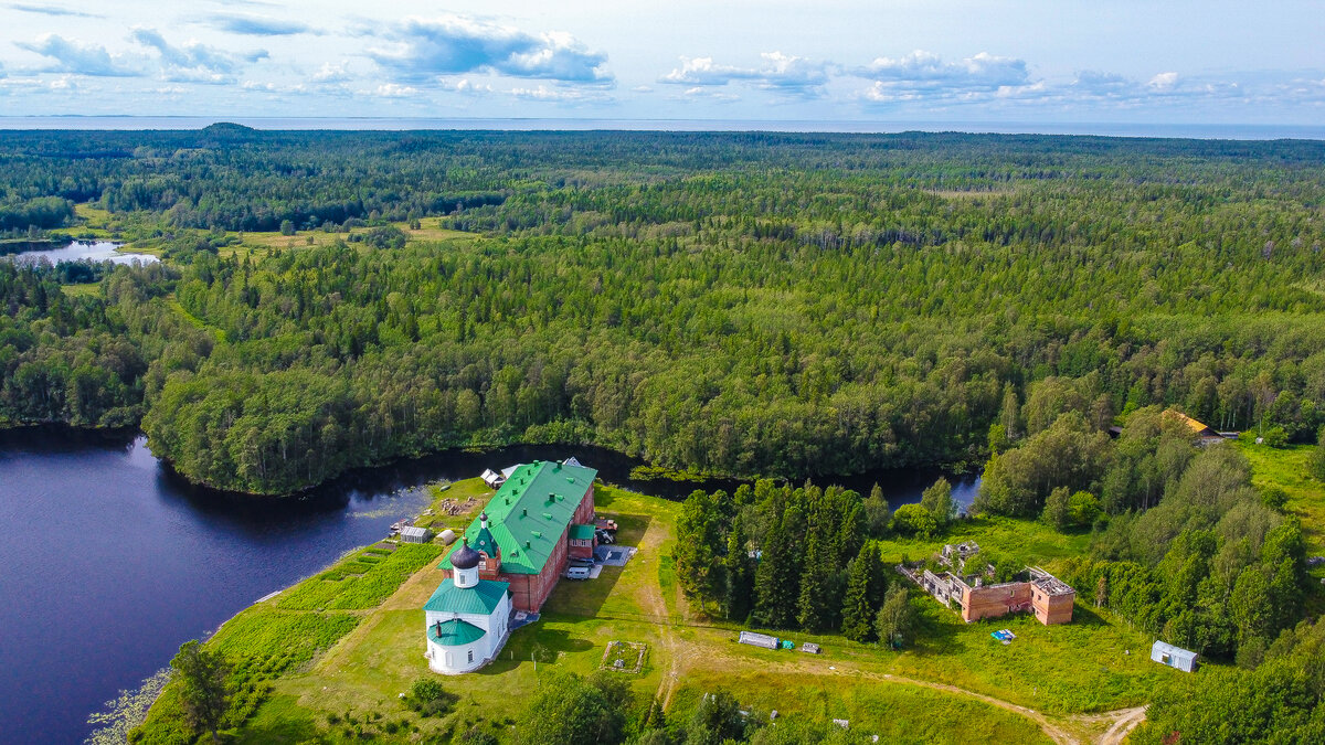 Савватеевский скит. Здесь располагались учебные корпуса школы юнг.