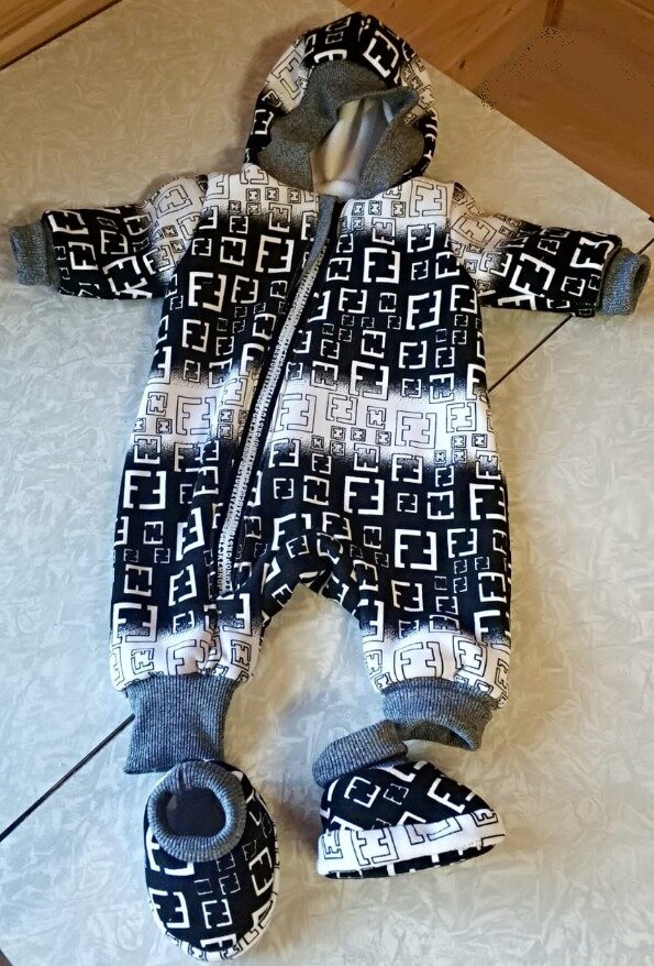 Рис 1. Комбинезон и пинетки на флисе для малыша