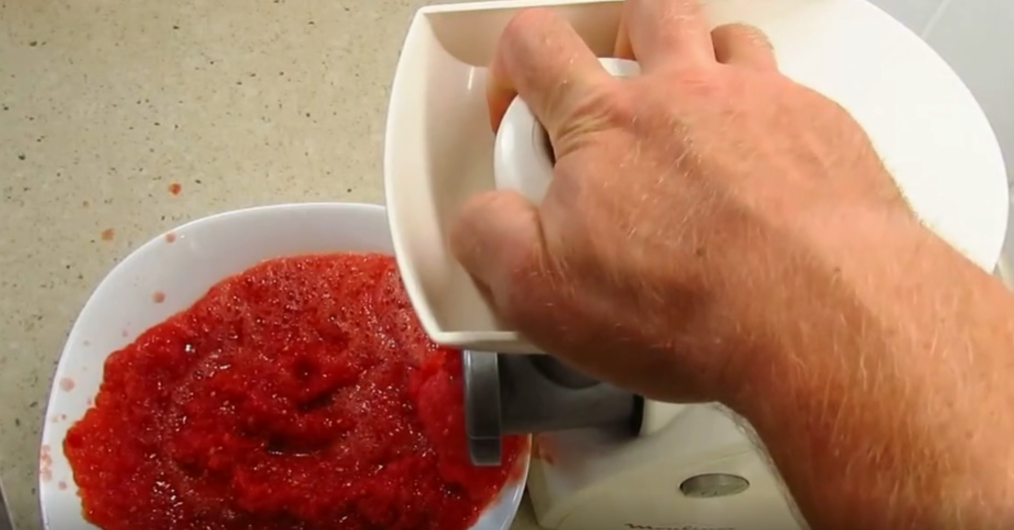 Всё измельчаем в мясорубке