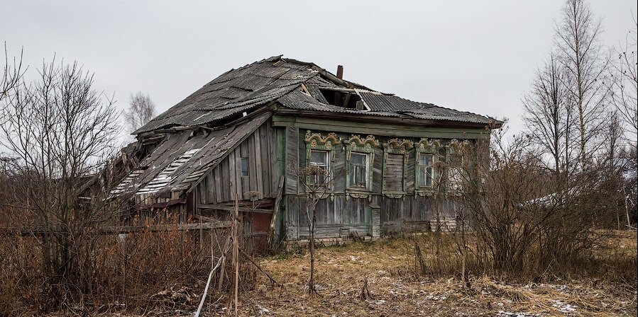 Фото Сергея Анашкевича. Русская деревня живёт до тех пор, пока там жива последняя бабка. После этого приходят мародёры