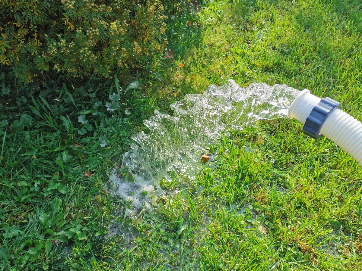 С таким напором дело идёт значительно быстрее.