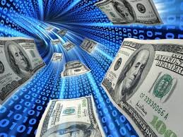  Считаю что оптимальным вариантом является тот, что позволяет получать доход без вложений. Бывает так, что эти самые вложения просто-напросто неоткуда взять, да и все схемы мошеннические заработка-интернет строятся именно на отбирании у вас энной суммы и последующего кидка.  В дальнейшем мы будем рассматривать методы, которые позволят обойтись либо совсем без вложений,сведя либо их к минимуму. Потом, когда Ваш сайт (а я настоятельно рекомендую его создать) станет приносить стабильный и ощутимый доход, вы сможете часть добытых средств тратить на инвестиции в ваш веб-проект, тем самым увеличивая суммы будущего дохода. Ето уже будут не вложения, а инвестиции.  Давайте добавим немножко лирики и неожиданно нахлынувших воспоминаний. Свой первый грошик в «нереальном мире» я запомнил довольно четко и с подробностями.  Со мной связалась по электронной почте девушка и предложила разместить постовой в начале статьи новой на моем сайте. Спросила меня о цене, но я не интересовался этим и поэтому(джентельмен) предложил ей самой назначить цену.  В итоге мы сошлись на 55 рублях, и это стало первыми моими деньгами, заработанными в глобальной интернет сети. Вы знаете, сумма не сказать чтобы была впечатляющей, но, черт побери, так необычно было получить сорок рублей за просто так. Вот именно было ощущение, что деньги . Как-то необычно и чертовски приятно.