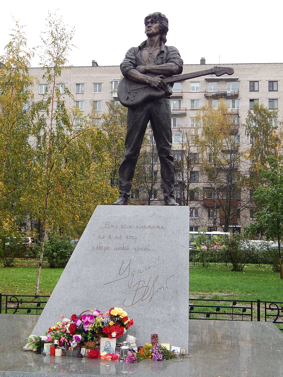 Памятник Виктору Цою в Петербурге