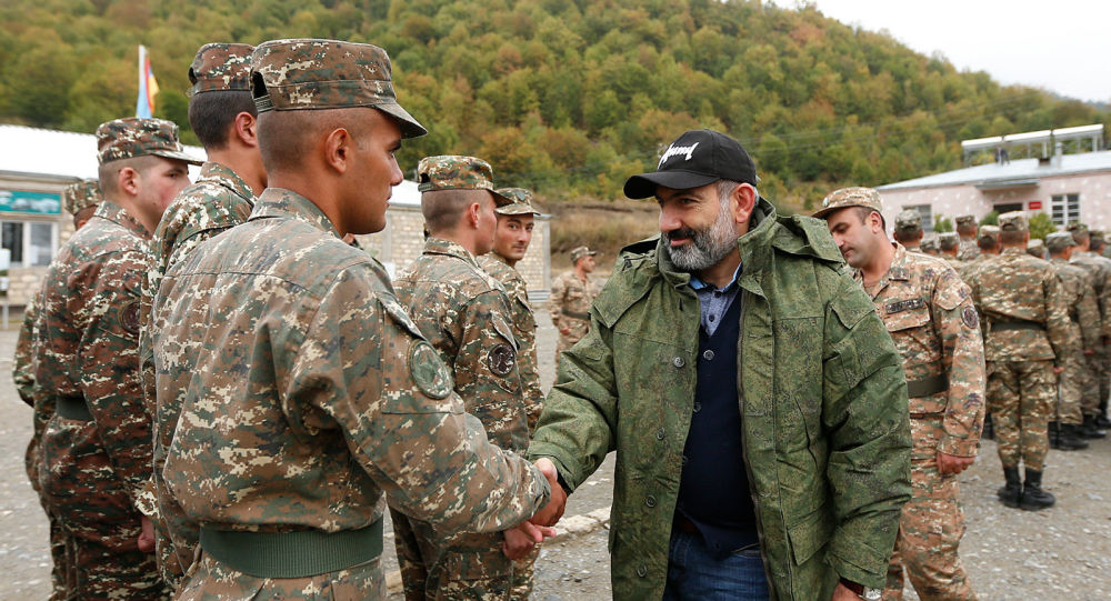 Никол Пашинян в воинских частях Арцаха
