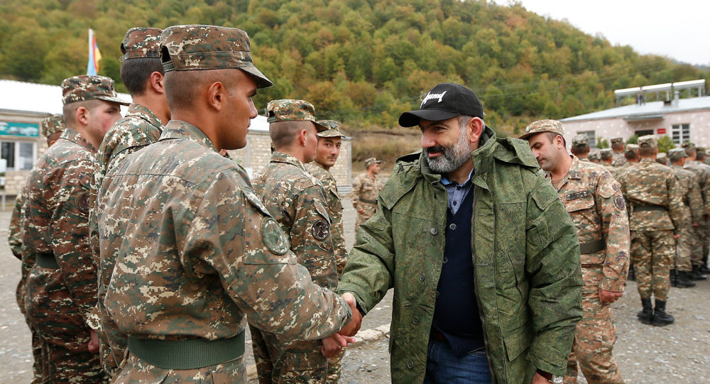 Армения арцах сегодня. Армения Никол Пашинян в армии. Никол Пашинян в военной форме Нагорный Карабах. Никол Пашинян - Джалал Арутюнян. Никол Пашинян в военной форме.