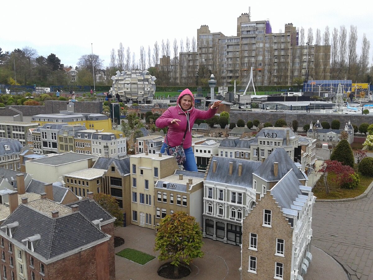 Жаль, что нет Праздника Годзиллы - можно было бы тоже покреативить...