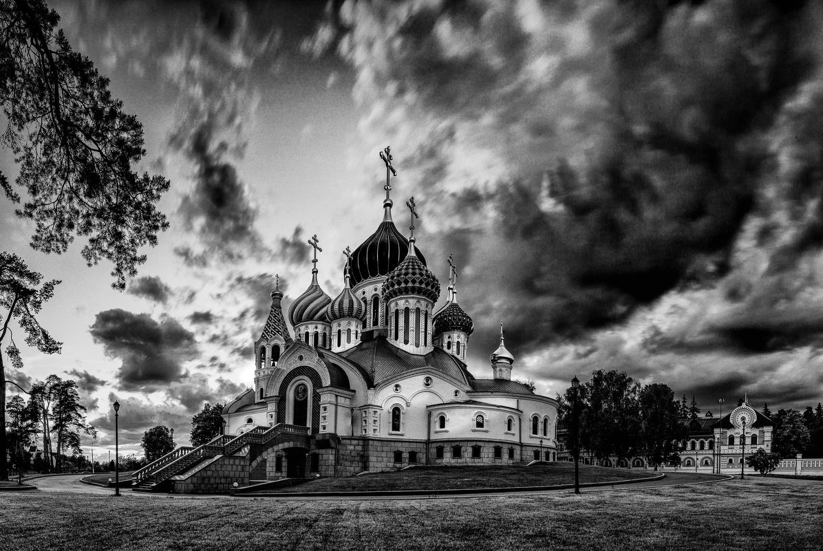 Один из ярких образов, которые приходят при слове - Отечество.