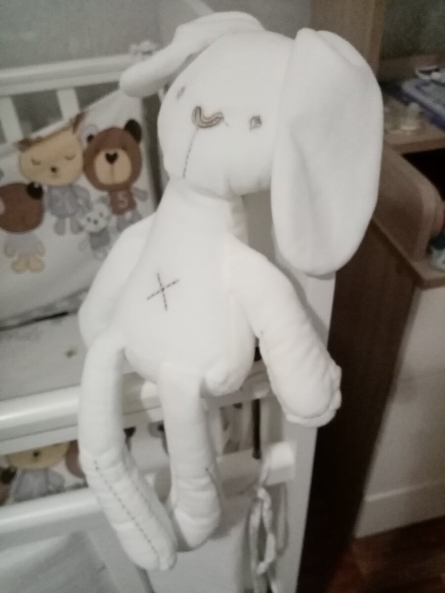 Кролик на кроватке