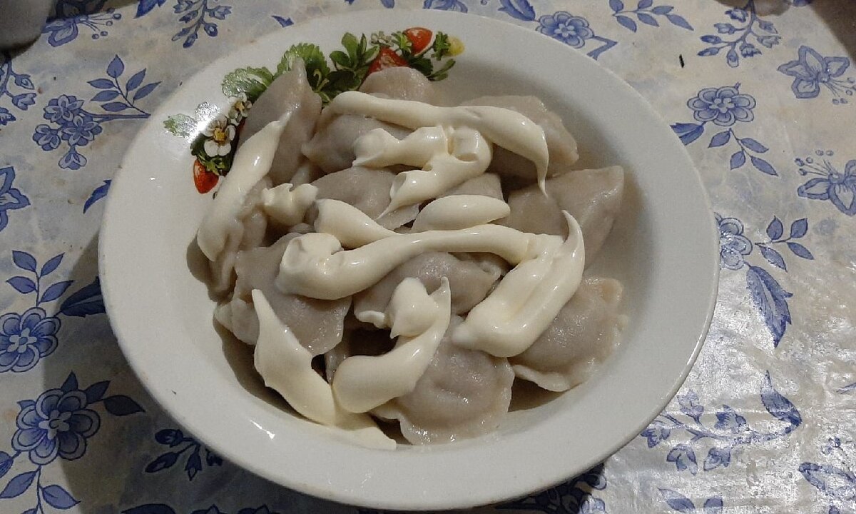 И это пельмешки с майонезом) 