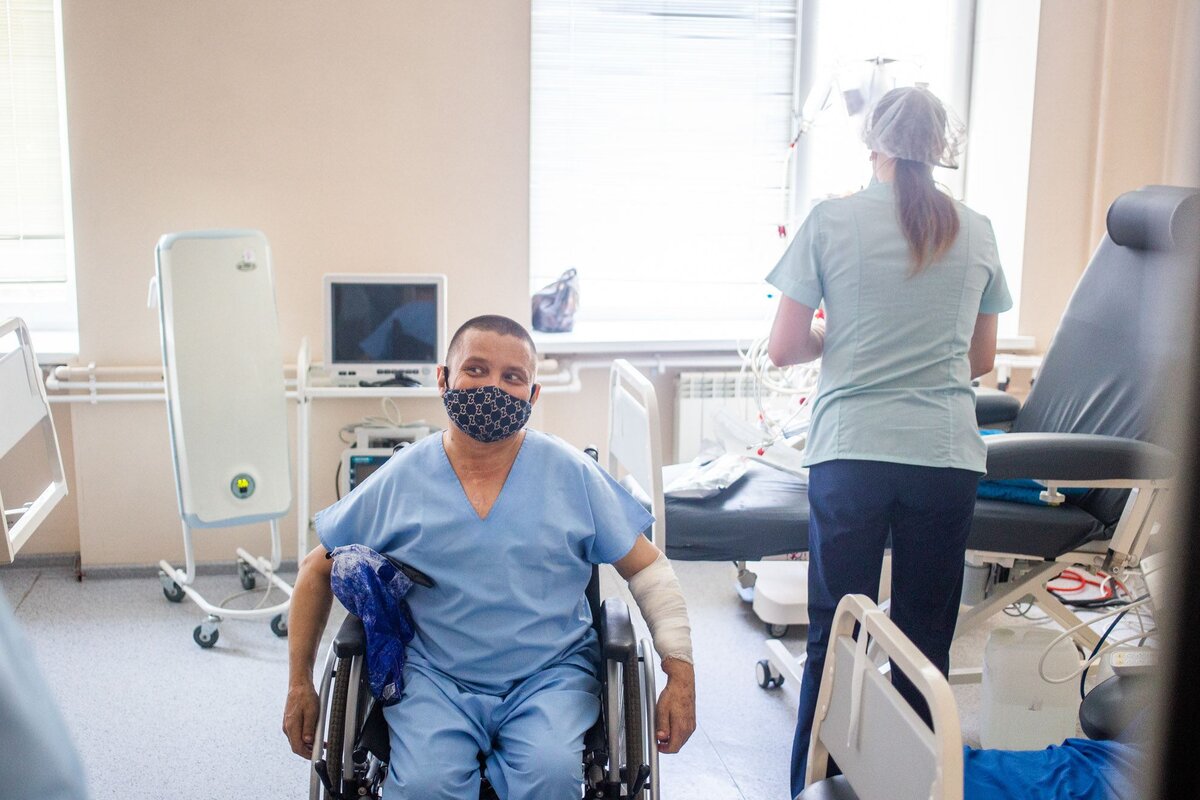 Сергей после процедуры диализа. Фото: Антон Климов