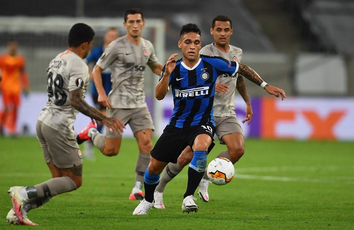 Лаутаро Мартинес в майке Интера против Шахтёра в лиги европы прошлого сезона