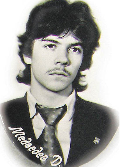 Школьный альбом Дмитрия Медведева