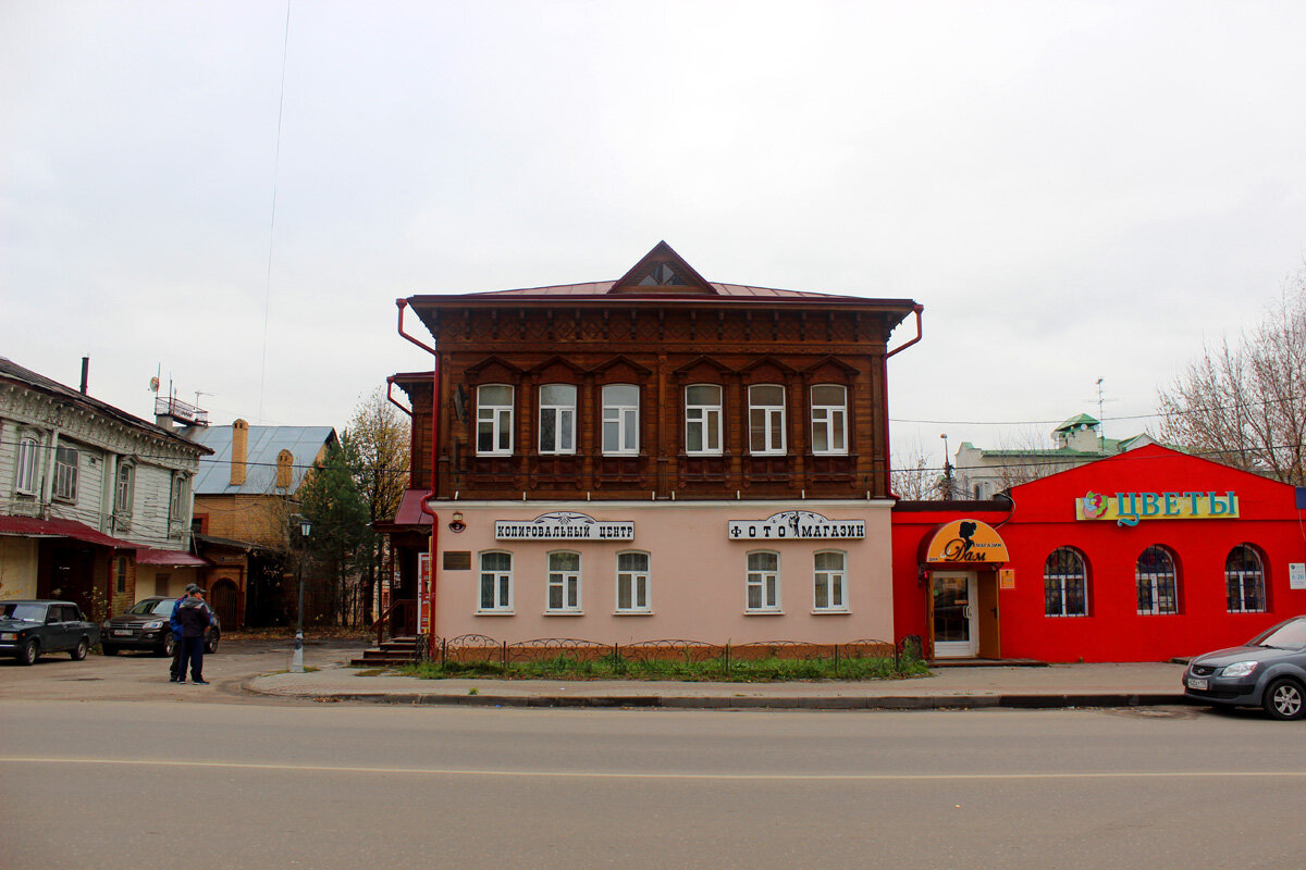 Город будто. Фото здания пенсионного фонда в Павловском Посаде.