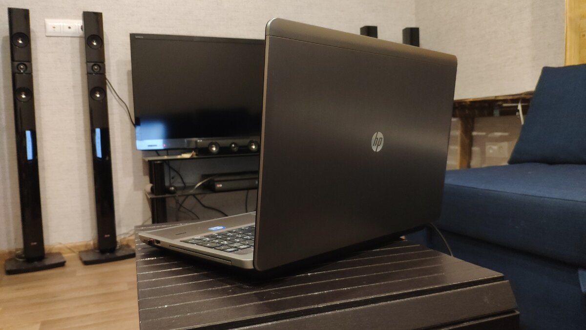 Мой ноутбук, на котором я работаю и ищу работу