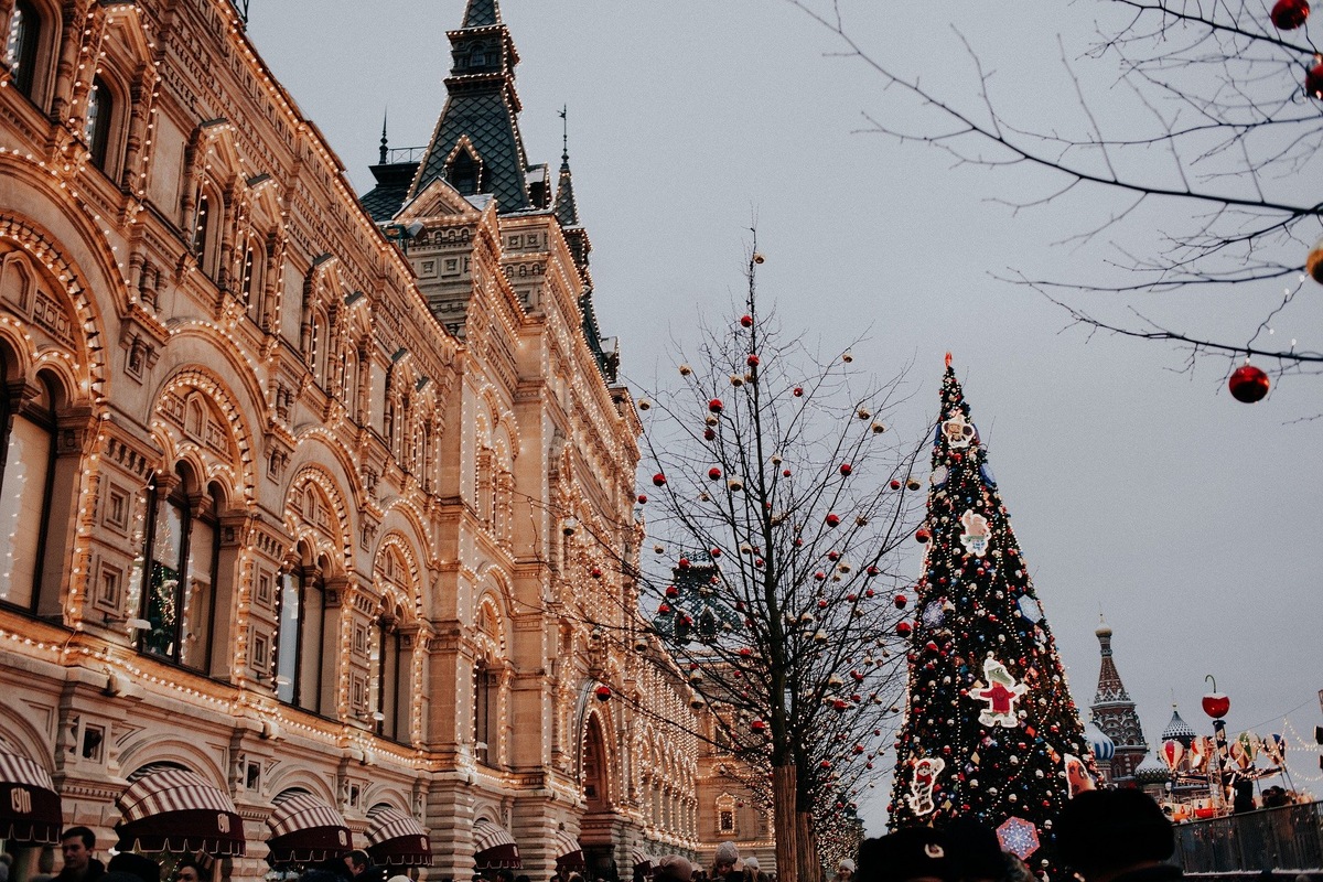 https://pixabay.com/ru/photos/ярмарка-красный-площадь-москва-3872942/