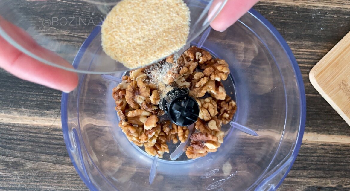 Орехи здесь не только придают вкус, но и снабжают организм белком